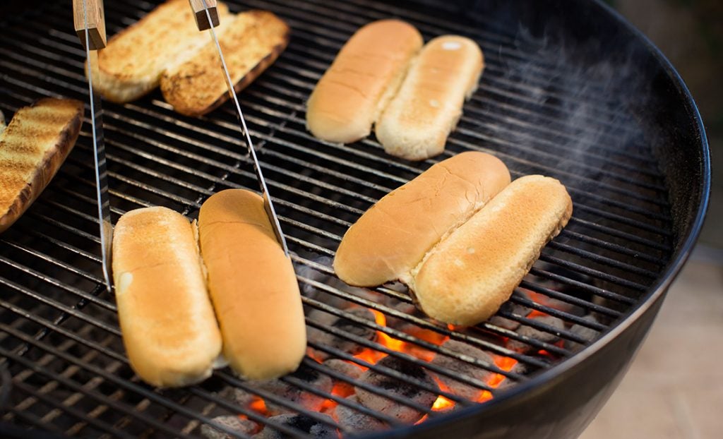 KFD_HOT_DOGS_TOASTING_BUNS-0031